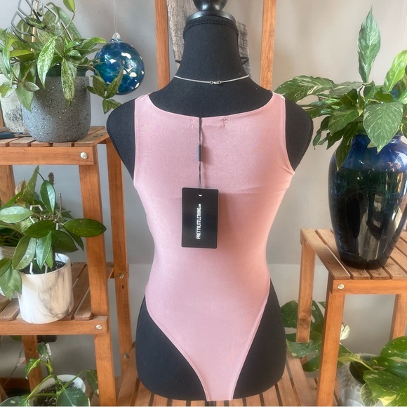 Pretty Little Thing NWT Slinky Racer Neckline Bodysuit in Mauve - Picture 8 of 14